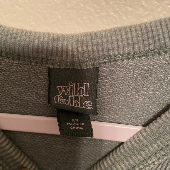 Cropped Sweatshirt - Picture 2 of 2